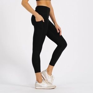 NWT • Vuori Stride Legging • Black • XS